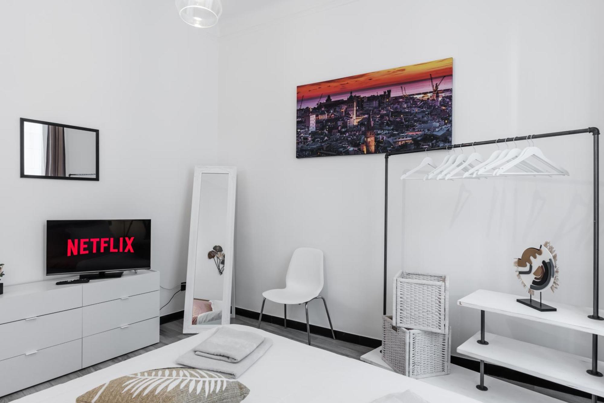 Acquario 5 Minuti, 1Br , Free A-C, Wifi & Netflix "City Center" By Tilo Cenova Dış mekan fotoğraf