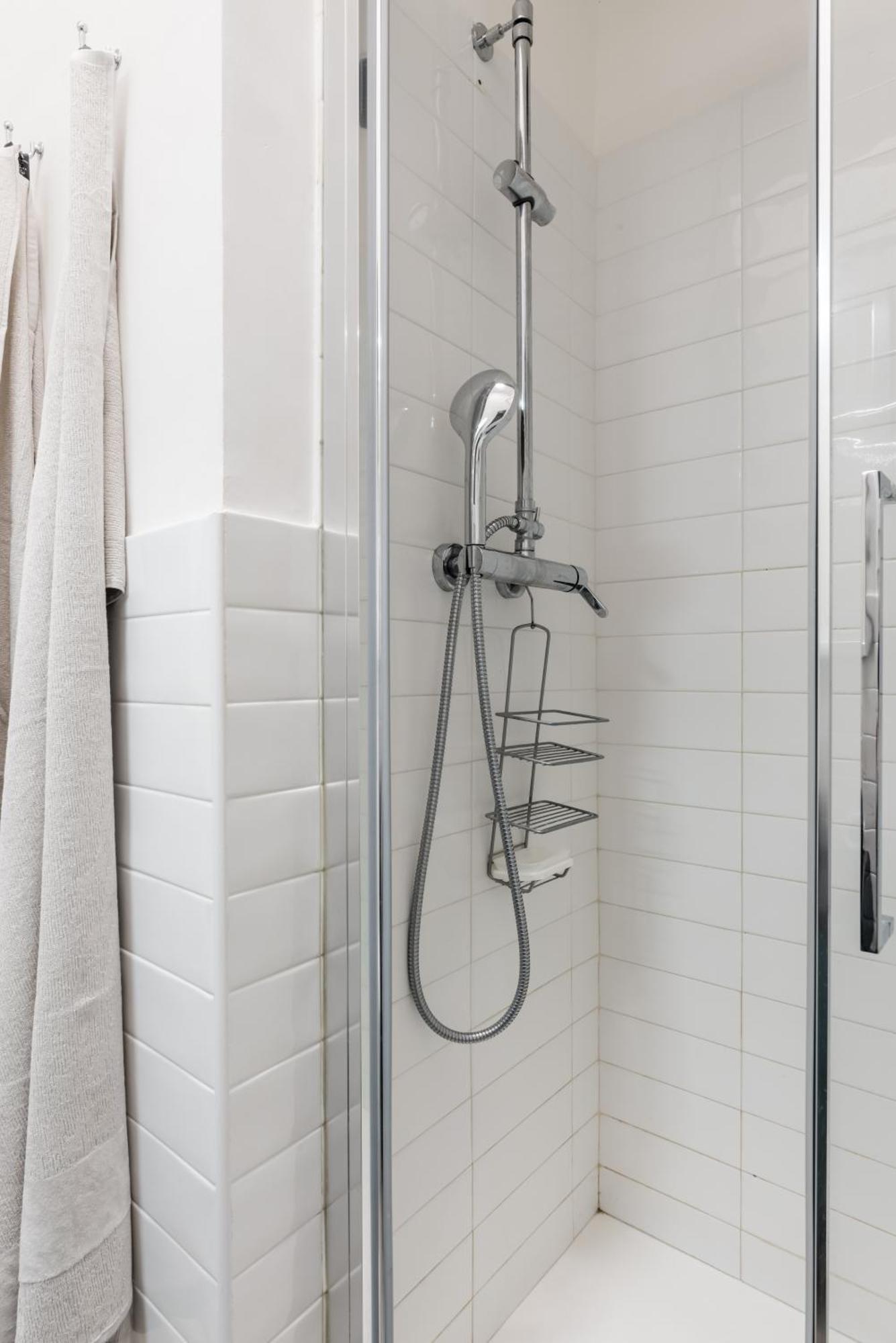 Acquario 5 Minuti, 1Br , Free A-C, Wifi & Netflix "City Center" By Tilo Cenova Dış mekan fotoğraf