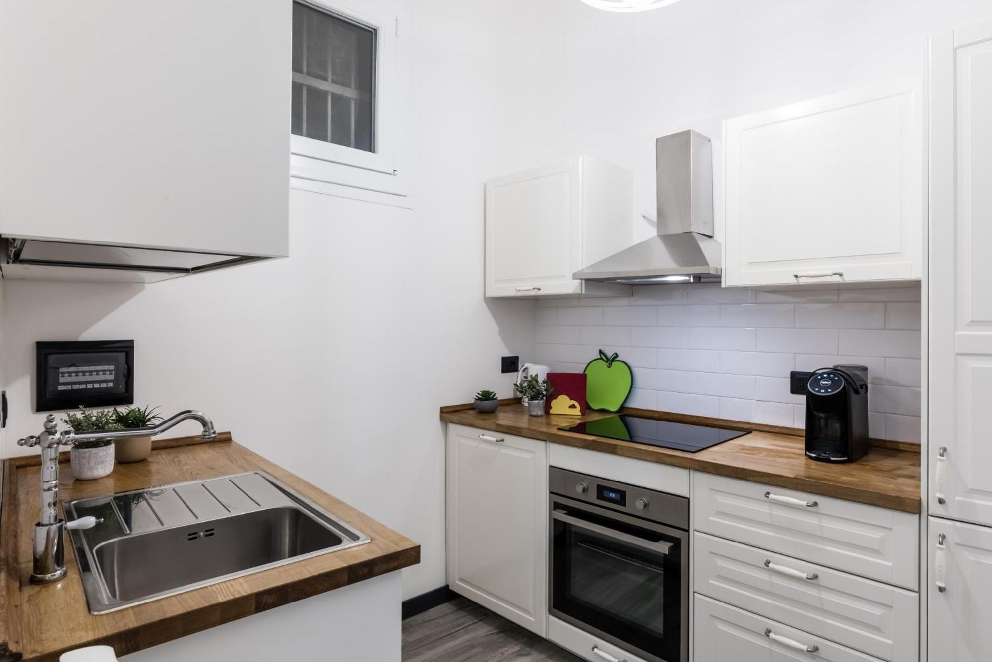 Acquario 5 Minuti, 1Br , Free A-C, Wifi & Netflix "City Center" By Tilo Cenova Dış mekan fotoğraf