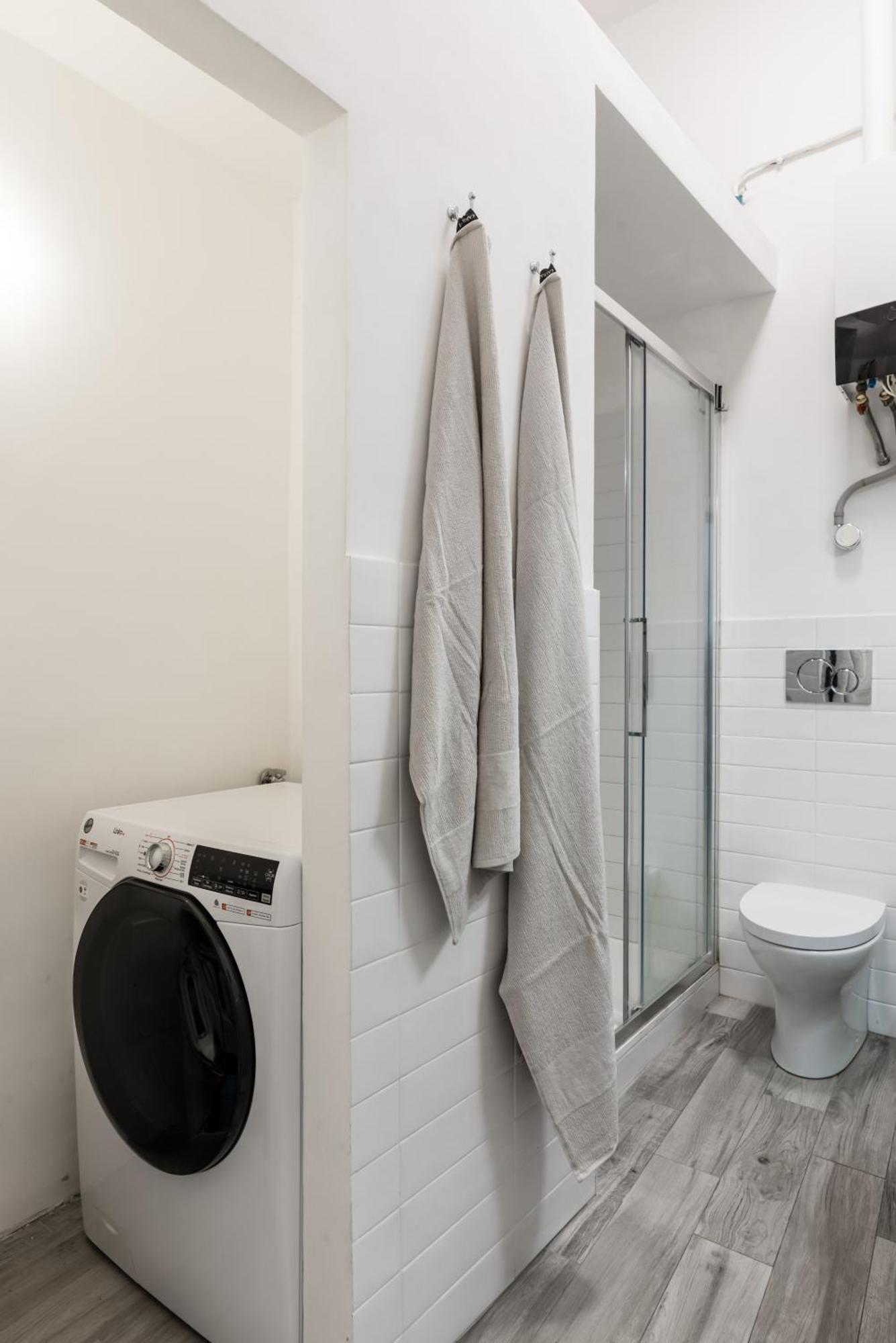 Acquario 5 Minuti, 1Br , Free A-C, Wifi & Netflix "City Center" By Tilo Cenova Dış mekan fotoğraf